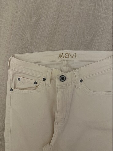 29 Beden Mavi jeans beyaz pantolonModel:Molly