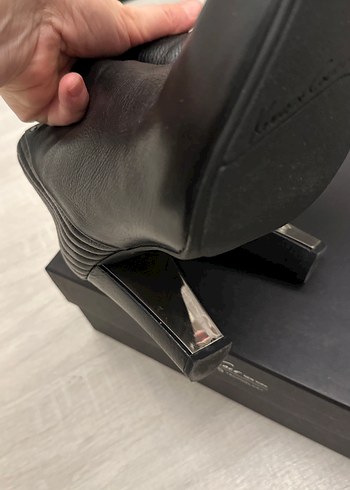 Kenneth Cole Siyah Deri Tokalı Blok Topuk Bot - Görsel 5