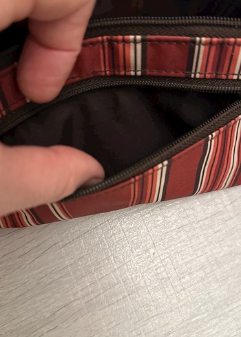 Kırmızı sapı Deri Çizgili Fermuarlı Makyaj Çantası - Görsel 4