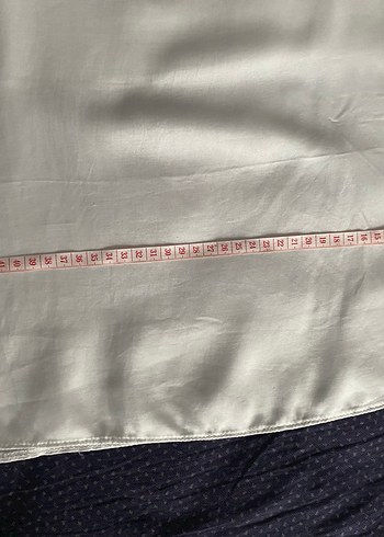 Beyaz V Yakalı Saten Mini Atlet - Görsel 3