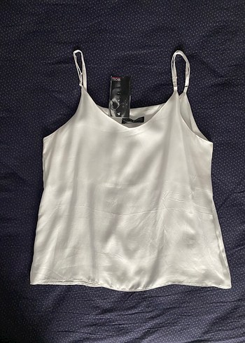 Beyaz V Yakalı Saten Mini Atlet - Görsel 4