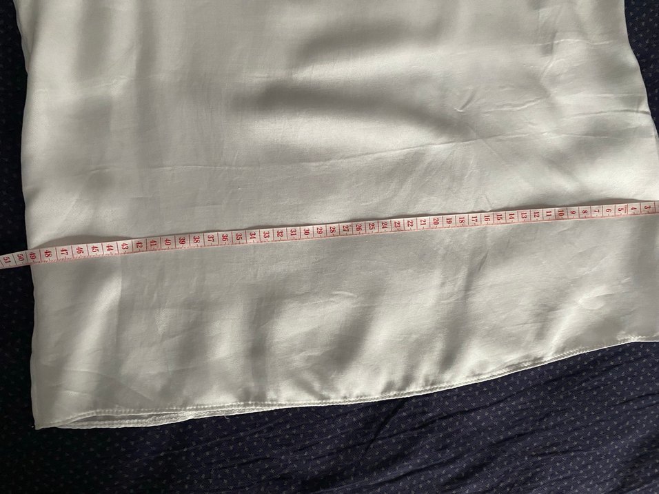 Beyaz V Yakalı Saten Mini Atlet - Görsel 3