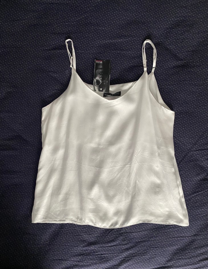 Beyaz V Yakalı Saten Mini Atlet - Görsel 4