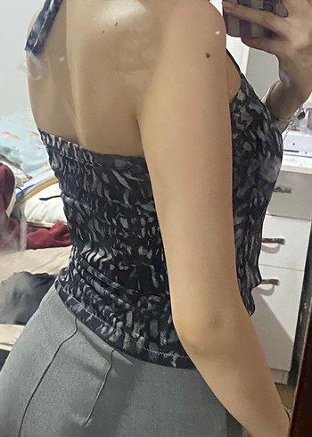 Yılan desenli Gri Bağcıklı Midi Bluz - Görsel 5