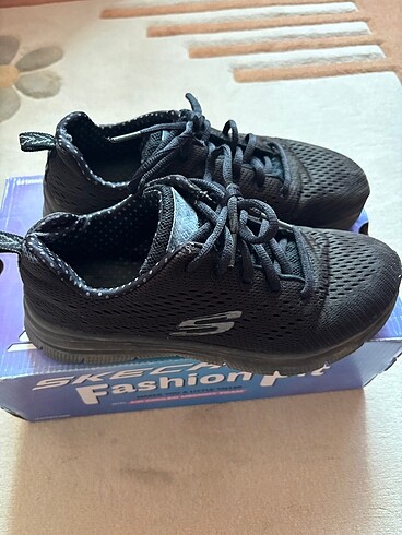 Skechers spor ayakkabı