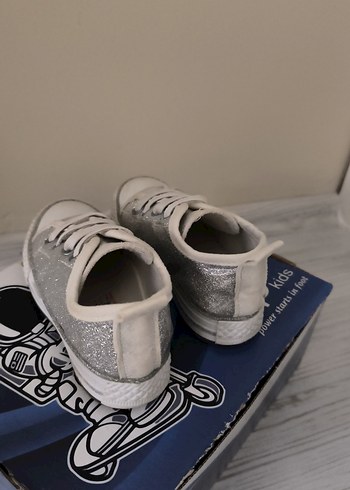 Kız Çocuk Gümüş Parlak Sneaker - Görsel 3