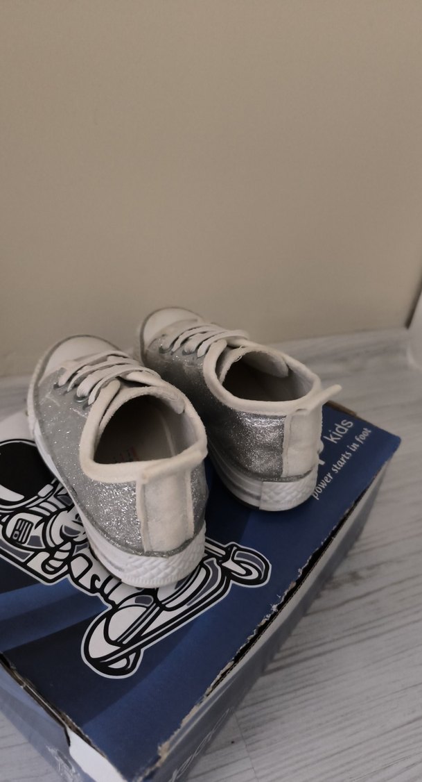 Kız Çocuk Gümüş Parlak Sneaker - Görsel 3