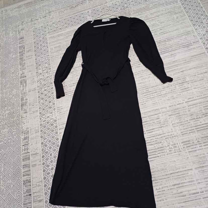 Uzun Kollu Siyah V Yakalı Kemerli Elbise - Görsel 2