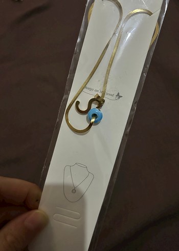  Beden Altın Renk Zincir Detaylı Minimalist Kolye