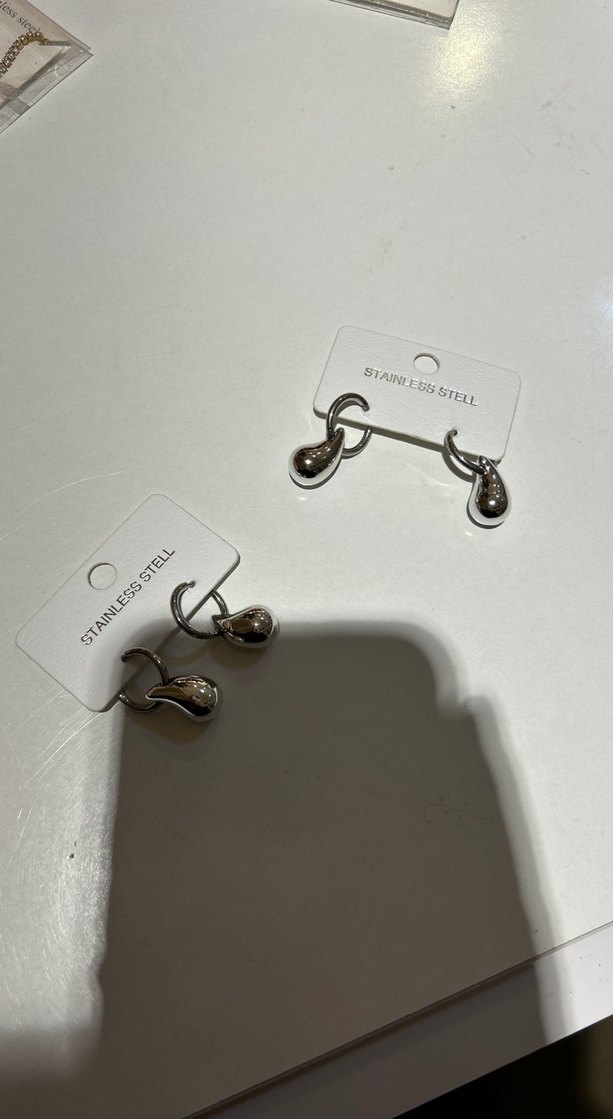 Zincir Detaylı Mini Gri Kadın Küpeler - Görsel 3