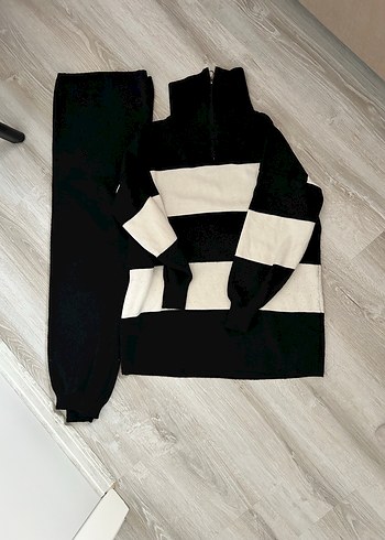 Kadın Siyah Yüksek Yaka Triko Sweatshirt - Görsel 2