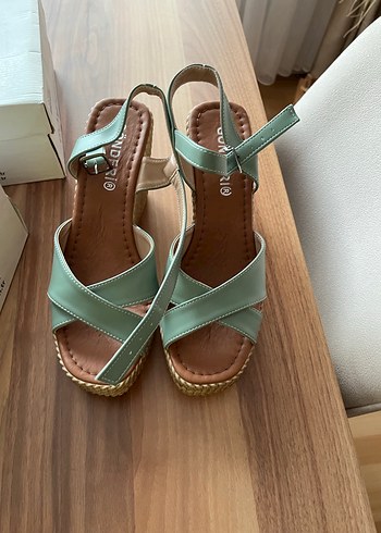 Siyah ve çağla yeşili Kadın Dolgu Topuklu ayakkabı - Görsel 5