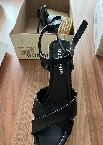 Siyah ve çağla yeşili Kadın Dolgu Topuklu ayakkabı - Görsel 2