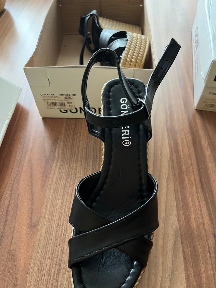 Siyah ve çağla yeşili Kadın Dolgu Topuklu ayakkabı - Görsel 2