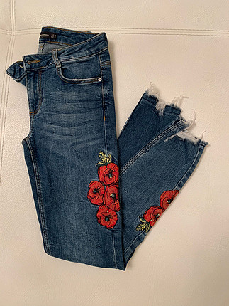 Zara Zara cicek detayli pacasi yirtikli skinny jean