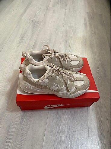 40,5 Beden Nike Tech Hera
