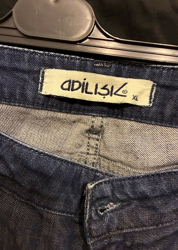 Mavi ve siyah kot pantolon. İkisinin fiyatıdır - Görsel 3