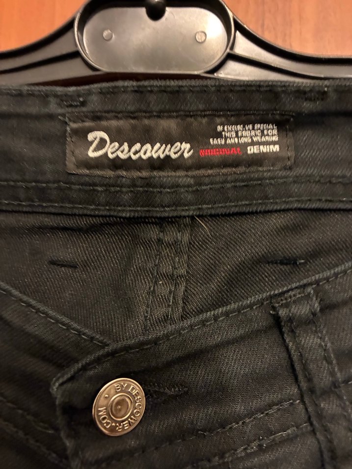 Mavi ve siyah kot pantolon. İkisinin fiyatıdır - Görsel 2