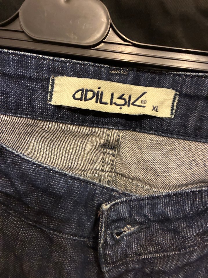 Mavi ve siyah kot pantolon. İkisinin fiyatıdır - Görsel 3