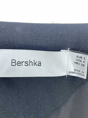 s Beden siyah Renk Bershka Yelek %70 İndirimli.