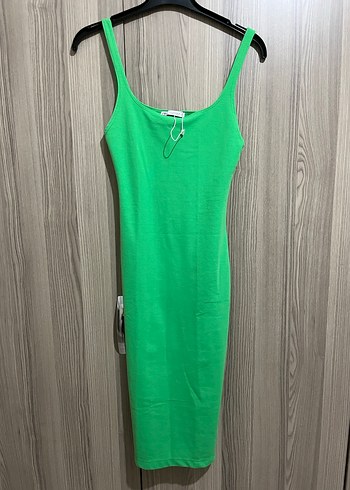 Zara Yeşil Uzun Askılı Elbise