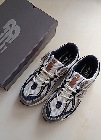 NEW BALANCE 1906