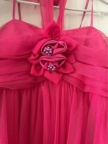 Pembe sadece 1 kez giyildi