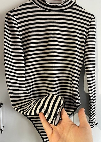 Zebra Desenli Uzun Kollu Yüksek Yakalı Kadın Bluz - Görsel 2