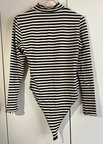 Zebra Desenli Uzun Kollu Yüksek Yakalı Kadın Bluz - Görsel 3