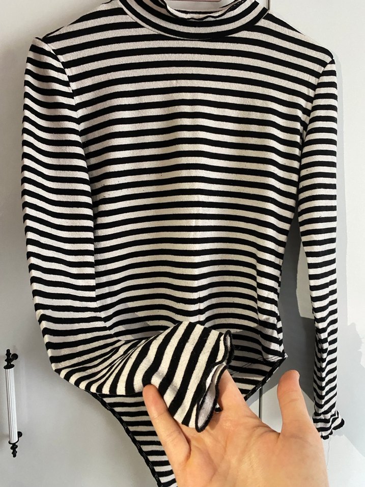 Zebra Desenli Uzun Kollu Yüksek Yakalı Kadın Bluz - Görsel 2