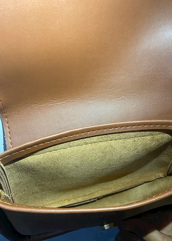 Zincir Detaylı Parlak Kahverengi Deri Çanta - Görsel 4