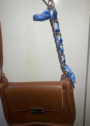 Zincir Detaylı Parlak Kahverengi Deri Çanta - Görsel 2