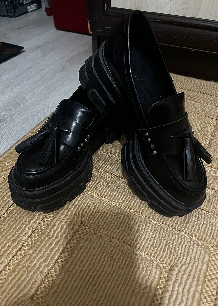 Stradivarius Dekoratif Detaylı Maksi Makosen - Görsel 4