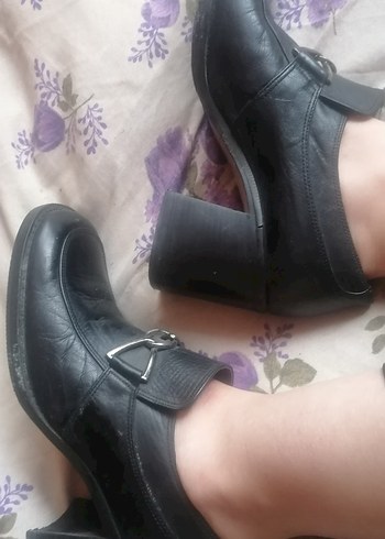 Kadın Siyah Deri Kemerli Topuklu Ayakkabı - Görsel 3