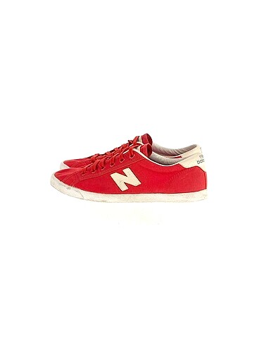 New Balance Spor Ayakkabı %70 İndirimli.