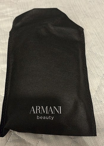 Beden Armani Makyaj Çantası
