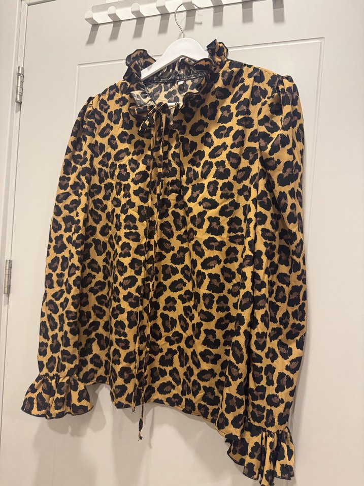 Leopar Desenli Uzun Kollu Fırfırlı Bluz - Görsel 5