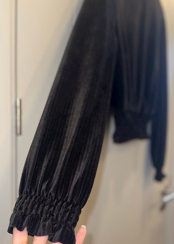 Siyah Piliseli Uzun Kollu Kadın Bluz - Görsel 2