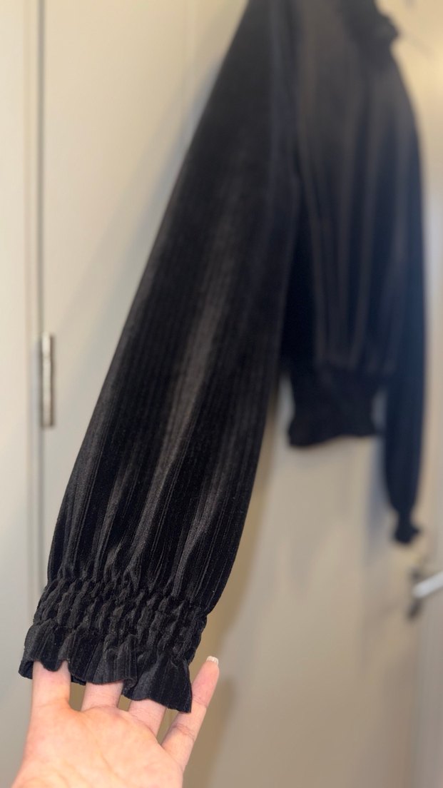 Siyah Piliseli Uzun Kollu Kadın Bluz - Görsel 2