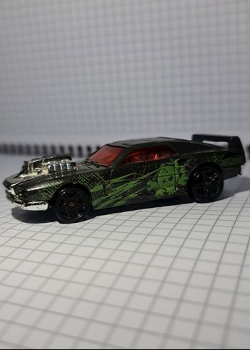 Hot Wheels Ford Mustang Rivited 1/64 Dark Green with Skull - Görsel 2