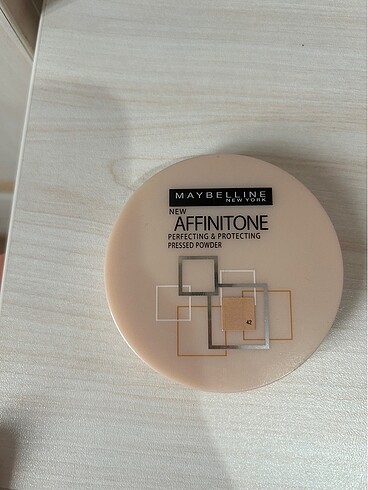 Maybeline pressed powder