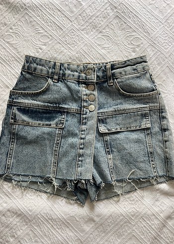 Düğmeli Kısa Bol Kesim Denim Şort