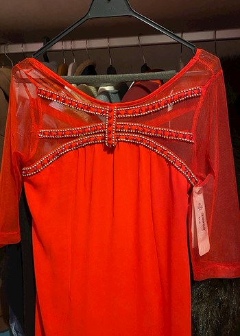 Kırmızı İşlemeli Midi Kadın Elbise - Görsel 2