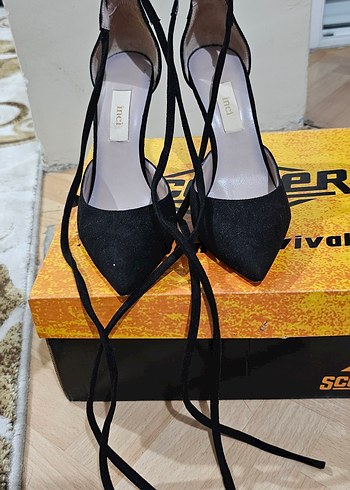 Siyah Süet İnce Topuklu Bağcıklı Gece Ayakkabısı
