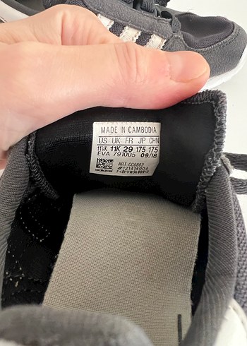 29 Beden haki Renk Adidas spor ayakkabısı