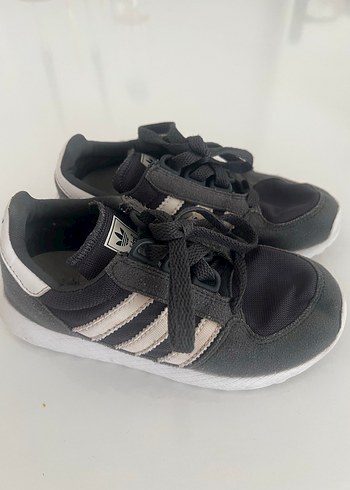 Adidas spor ayakkabısı