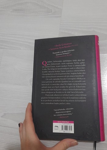  Beden Dört Ölü Kraliçe - Astrid Scholte