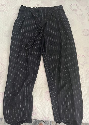 Kadın Siyah Çizgili Pilili Kumaş Pantolon