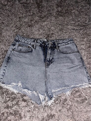 Denim yırtıklı şort