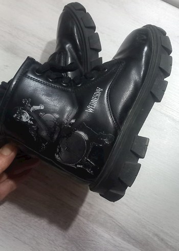 Siyah  31 numara wensday temalı Çocuk Gotik Botları - Görsel 4